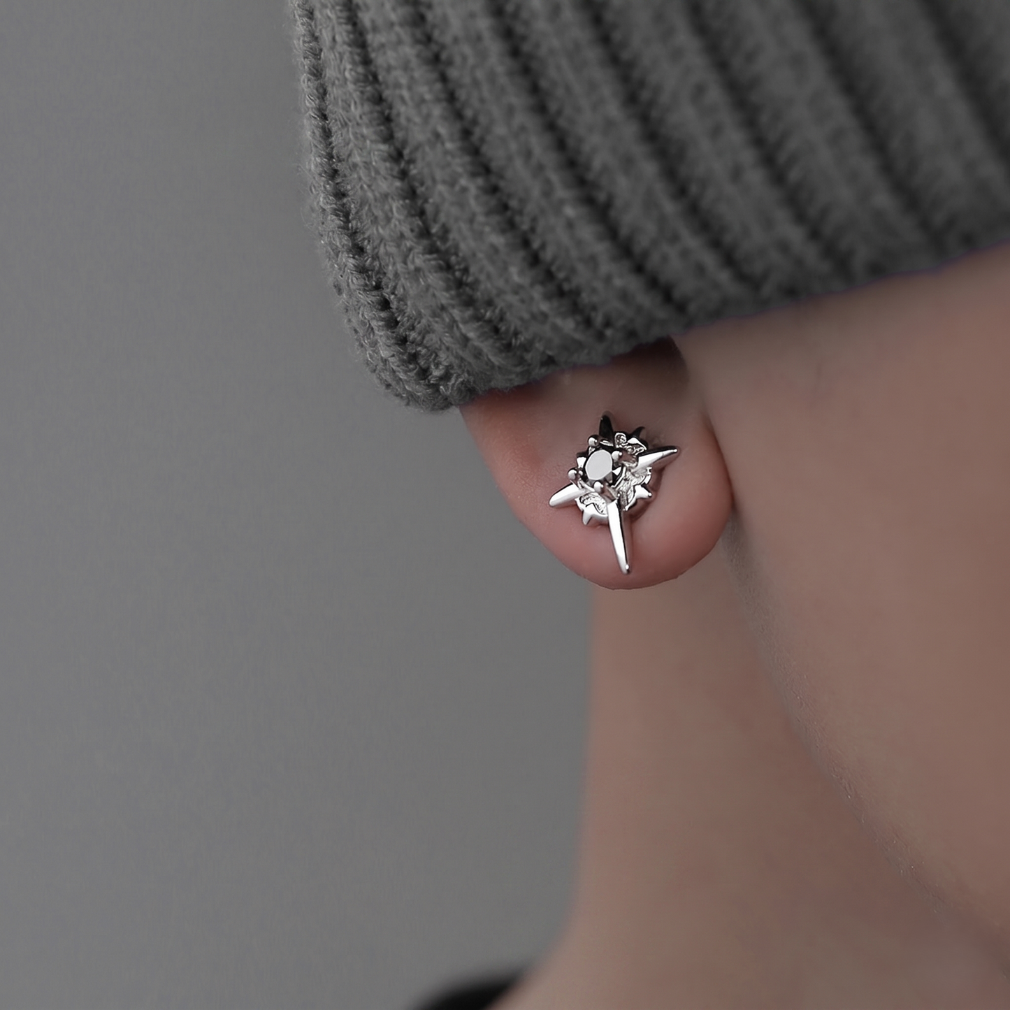 ブラックジルコニアピアス