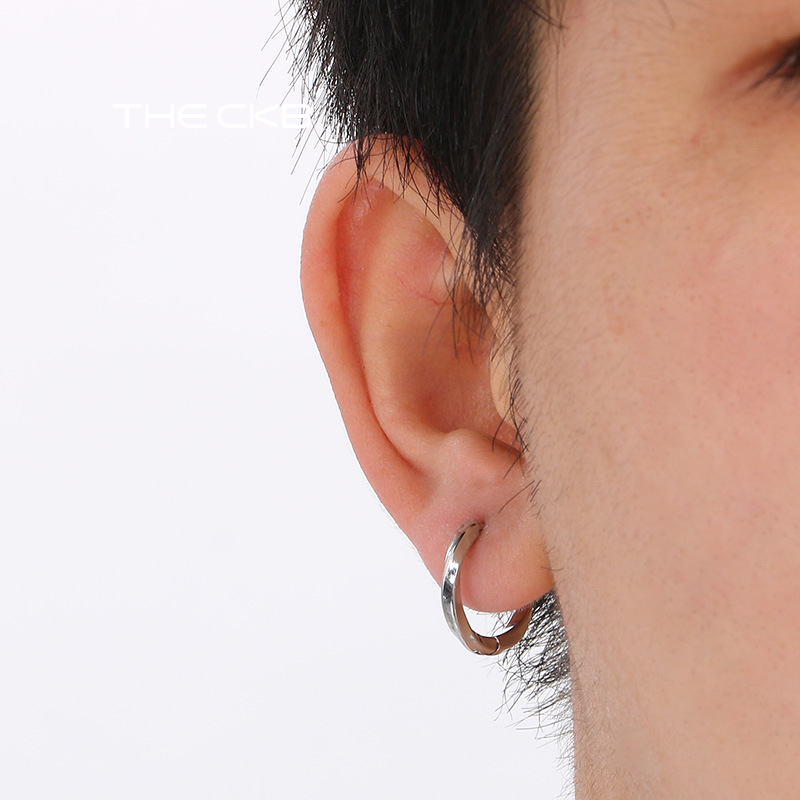 ツイスト メビウス フープピアス